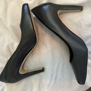 TAHARI | Like New EUC | Womens Size 9 | Classic Pump Heel | Black Leather